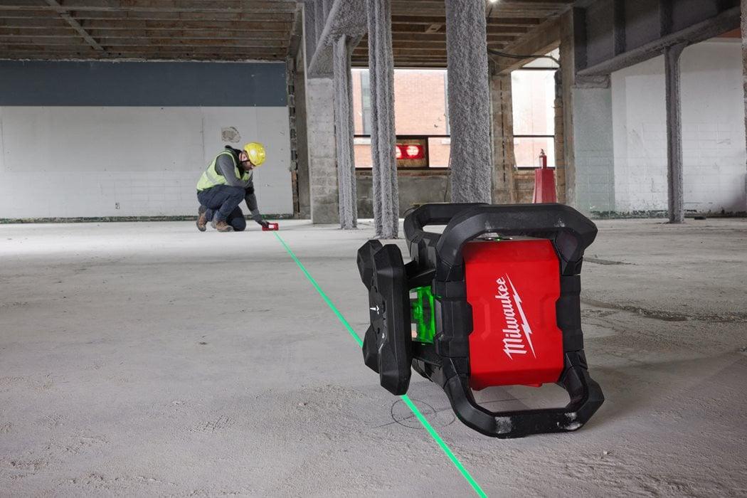 Nivelă laser verde rotativă Milwaukee M18 RLOHVG300-501C, orizontală și verticală, 300m, ONE-KEY, 1 x acumulator M18 B5, 1 x încărcător M12-18 C, 1 x cutie plastic, cod 4933493194 - BIG STORE (Dynamic Tools SRL)