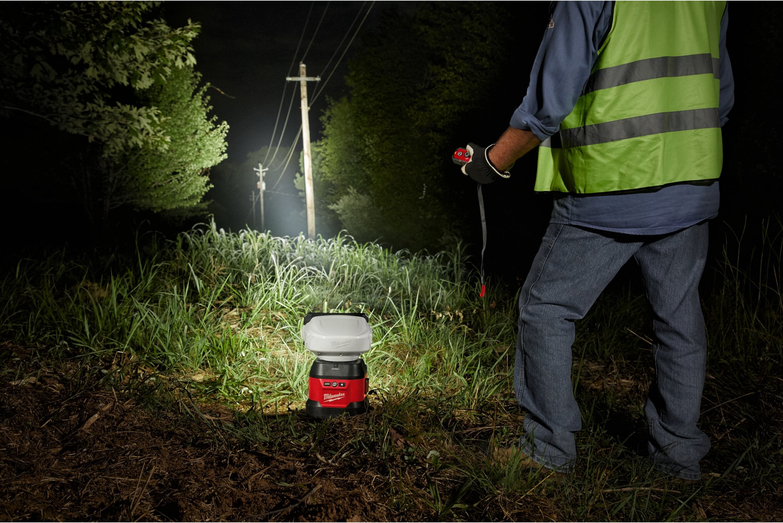 Proiector utilitar Milwaukee M18™ URSL-0 ONE-KEY™ cu telecomandă, cod 4933498303