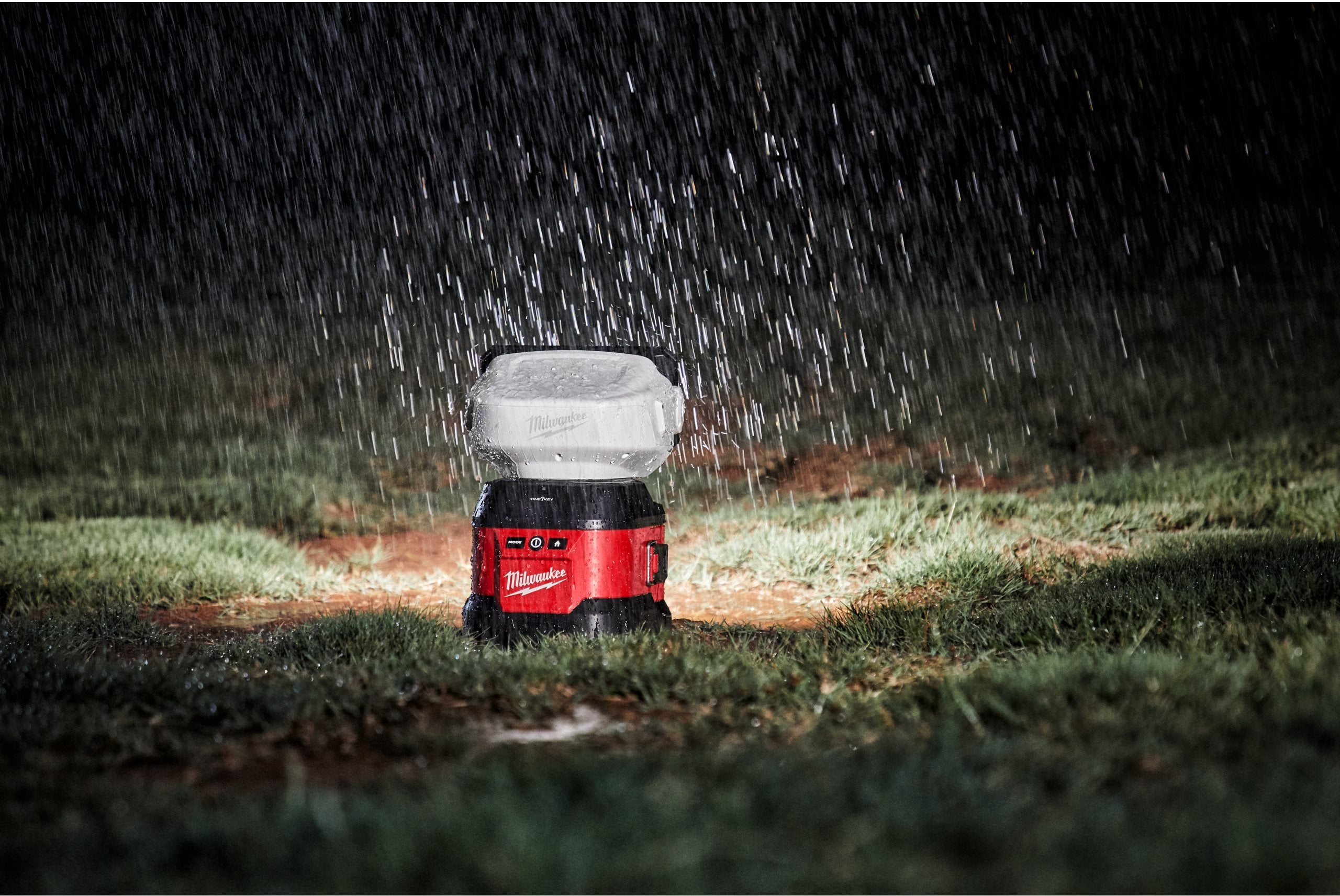 Proiector utilitar Milwaukee M18™ URSL-0 ONE-KEY™ cu telecomandă, cod 4933498303