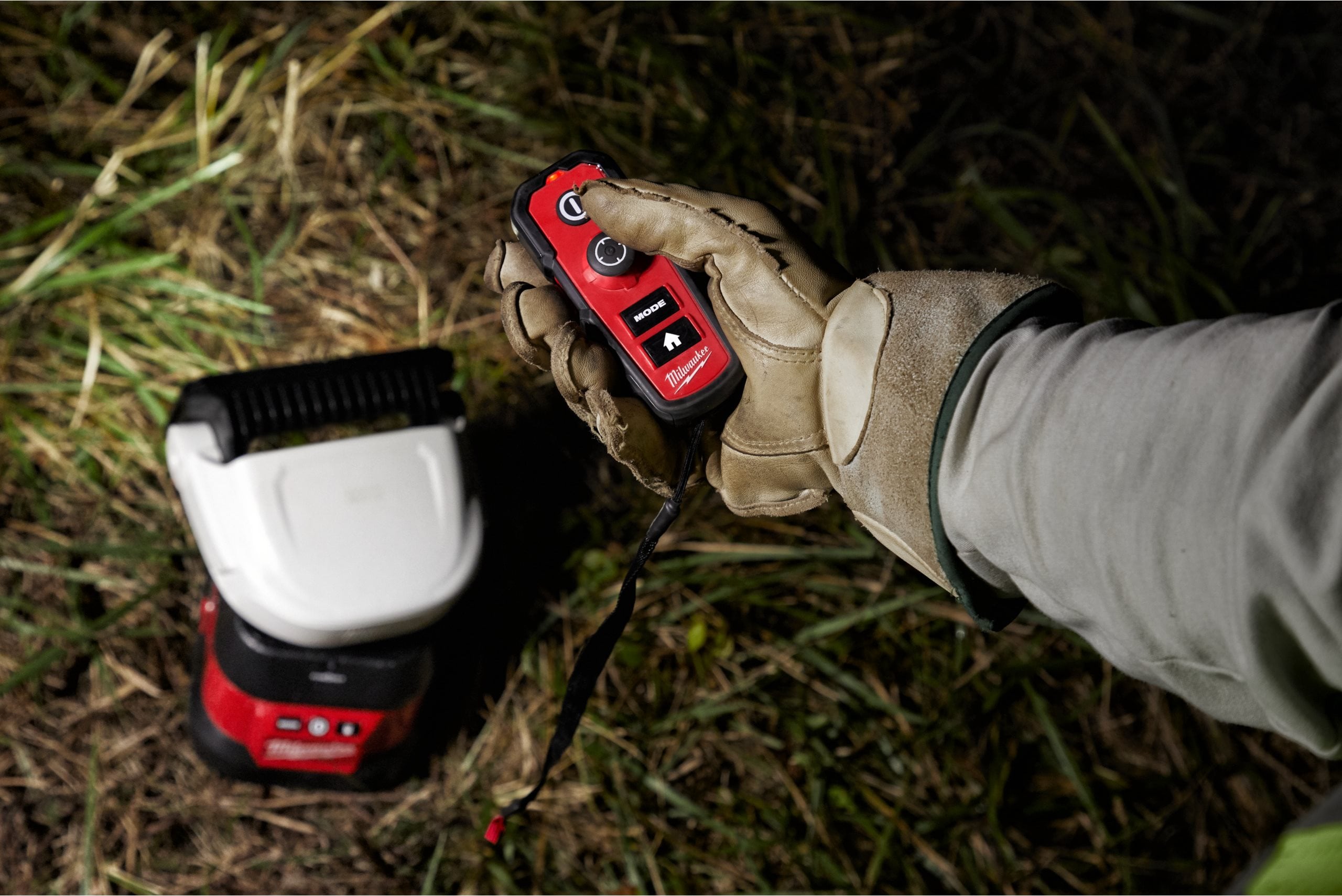 Proiector utilitar Milwaukee M18™ URSL-0 ONE-KEY™ cu telecomandă, cod 4933498303