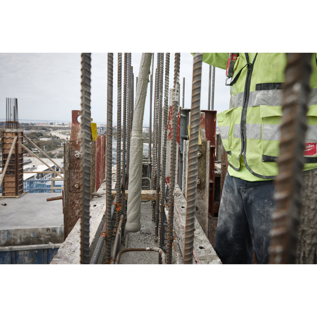 Vibrator de beton Milwaukee MXF CVHF-0 de înaltă frecvență, cod 4933498132