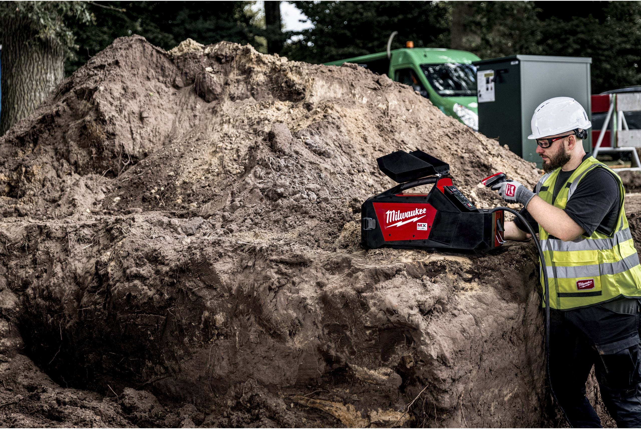 Aparat de electrofuziune Milwaukee MXF EFP-802, MX FUEL™, ONE-KEY™, cabluri de 4.5 m, scaner de coduri de bare, set de vârfuri de fuziune, 2 x acumulator MXF XC608 FORGE, 1 x încărcător MXF C, cod 4933493806
