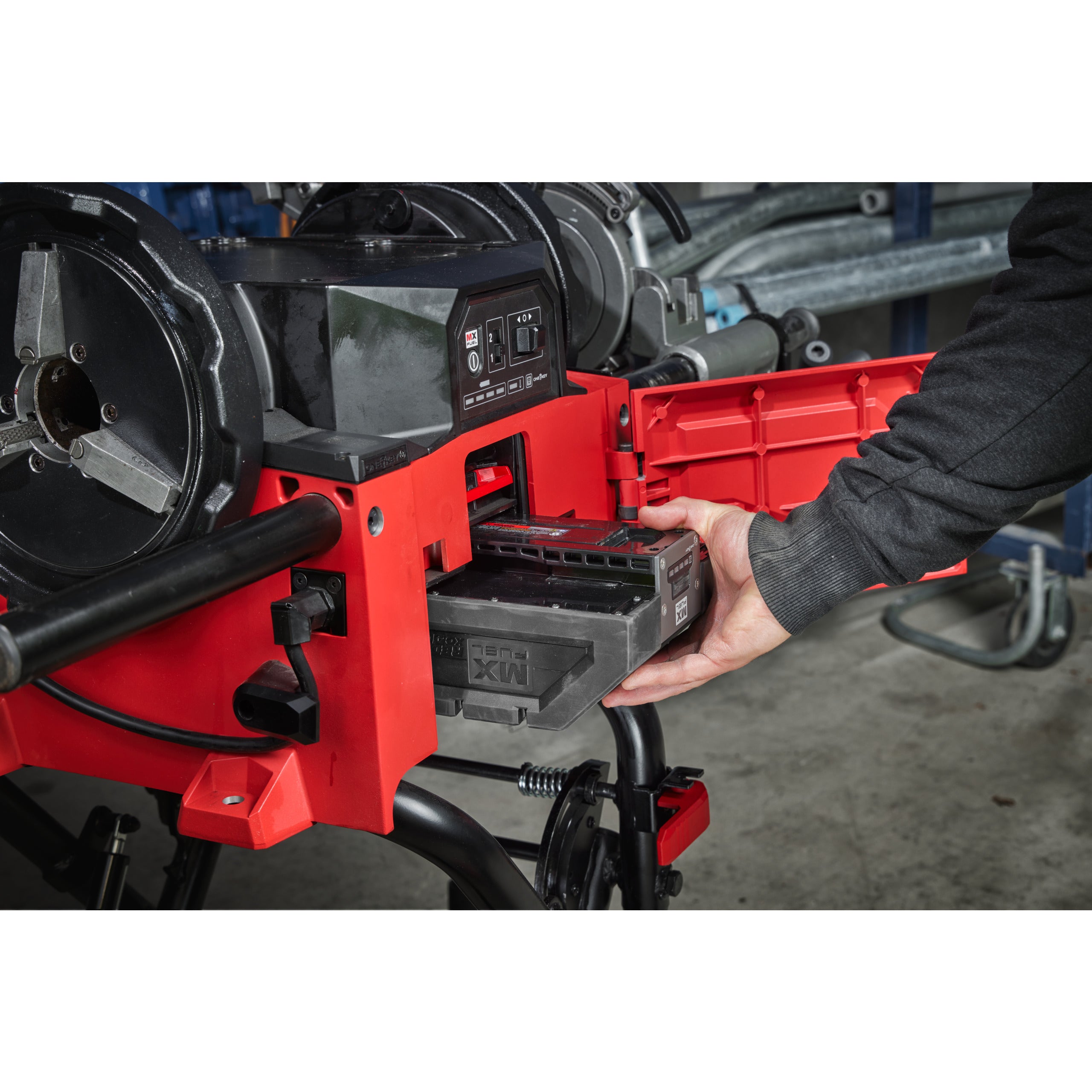 Mașină de filetat și canelat țevi 2″ Milwaukee MXF PTR2-0 ONE-KEY™, cod 4933498324