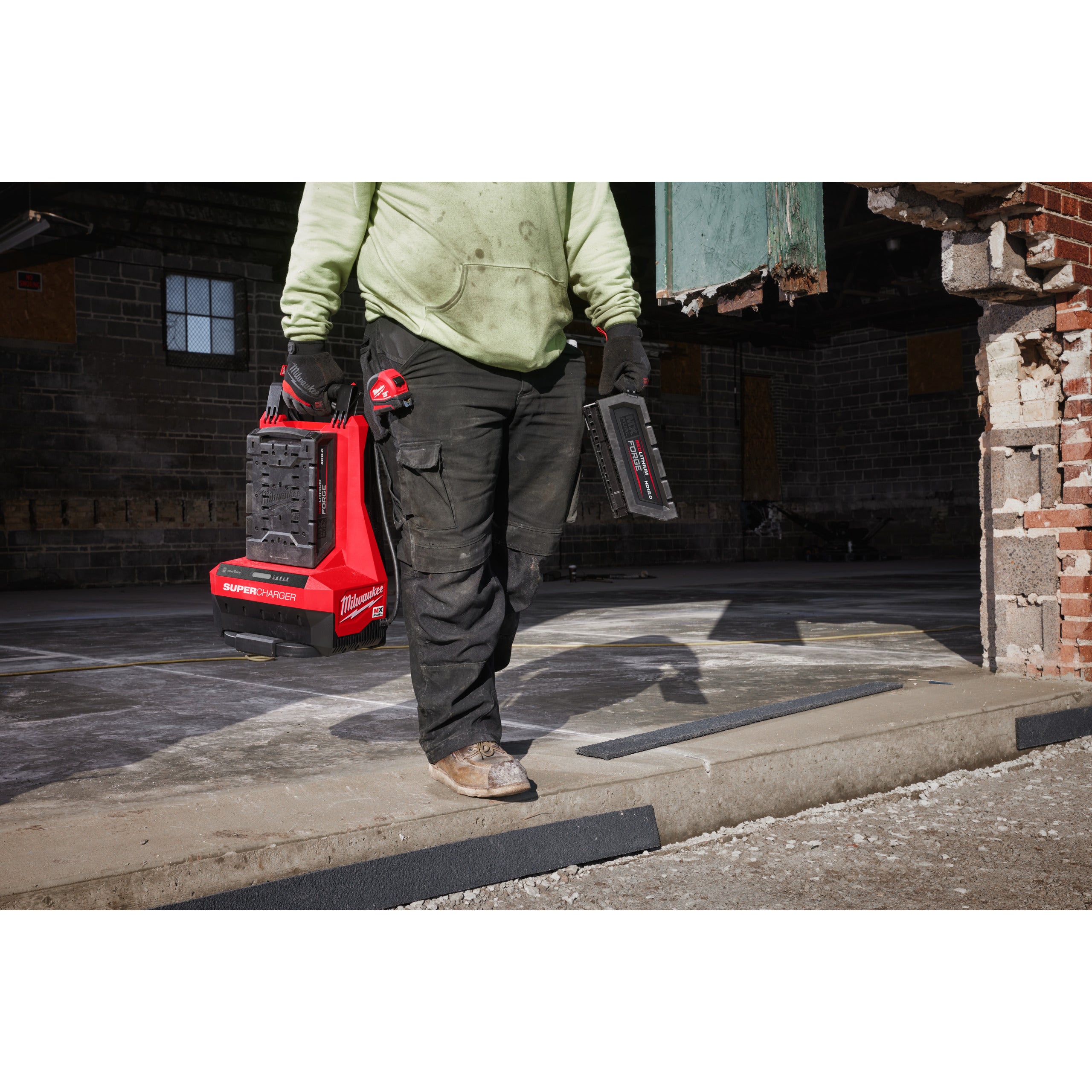 Încărcător super rapid Milwaukee MXF SC, cod 4932492848