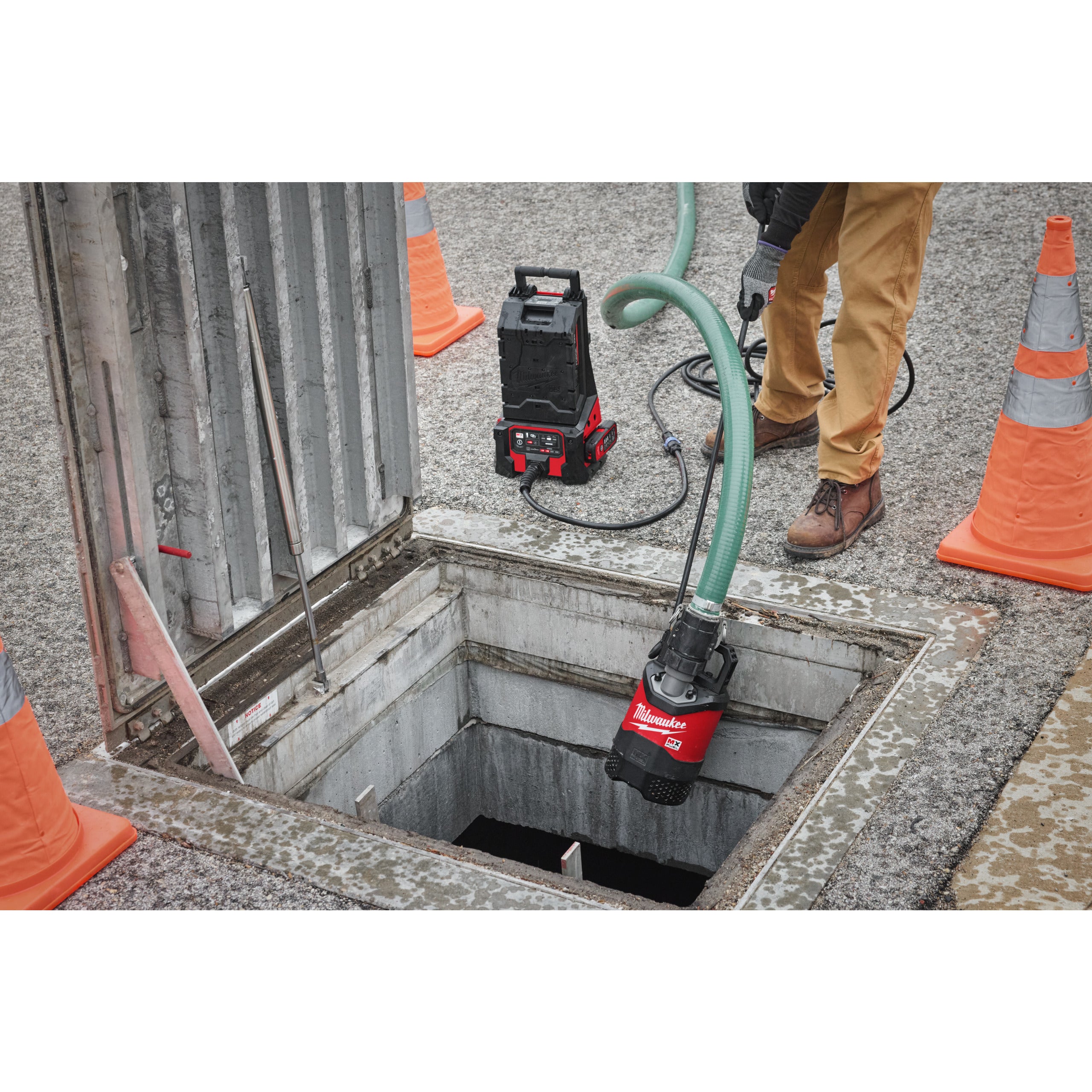 Pompă submersibilă Milwaukee MXF SMP2-802, cod 4933498163