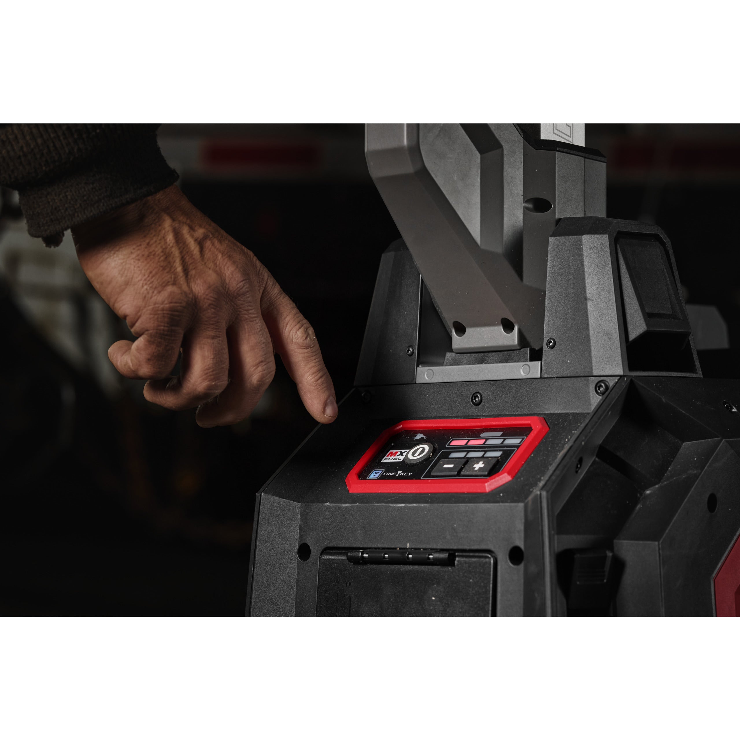 Turn de iluminat compact Milwaukee MXF TLIC-801 MX FUEL™, cod 4933502688