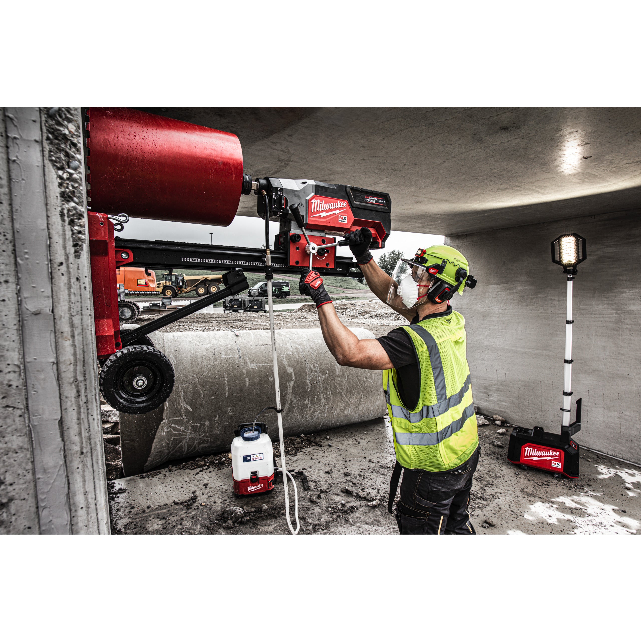 Turn de iluminat compact Milwaukee MXF TLIC-801 MX FUEL™, cod 4933502688