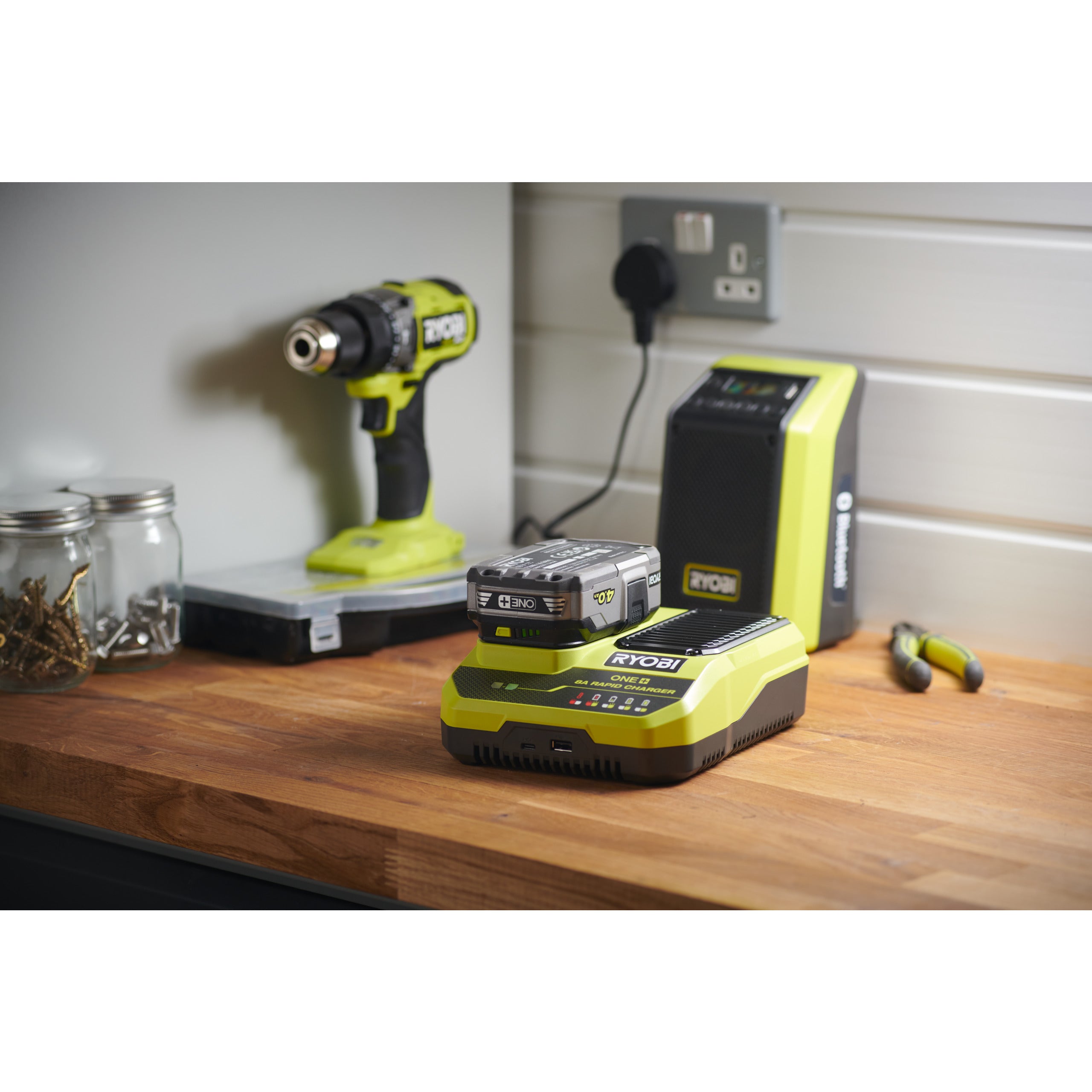 Încărcător rapid ONE+™ de 18V Ryobi RC18180, cod 5133006262