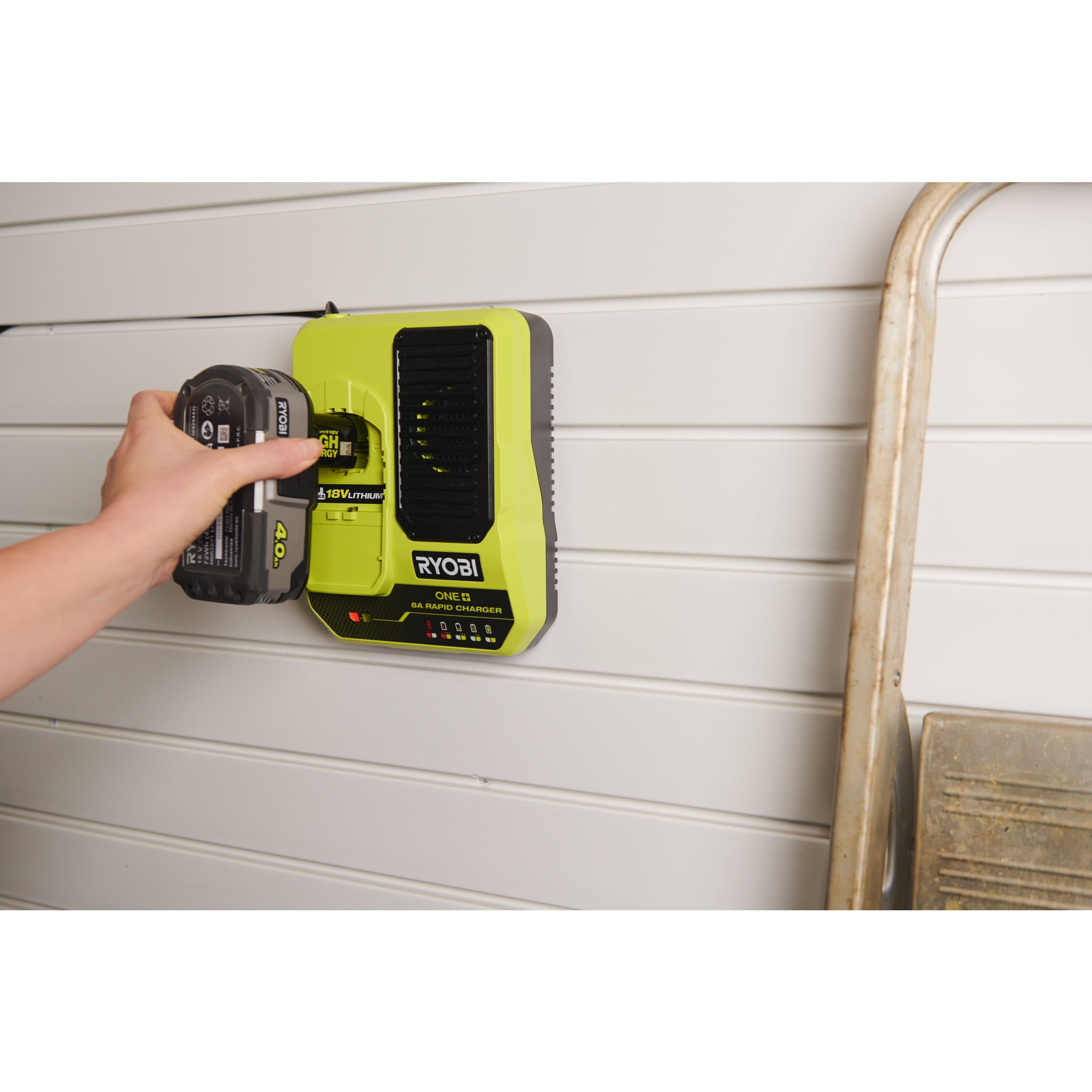 Încărcător rapid ONE+™ de 18V Ryobi RC18180, cod 5133006262