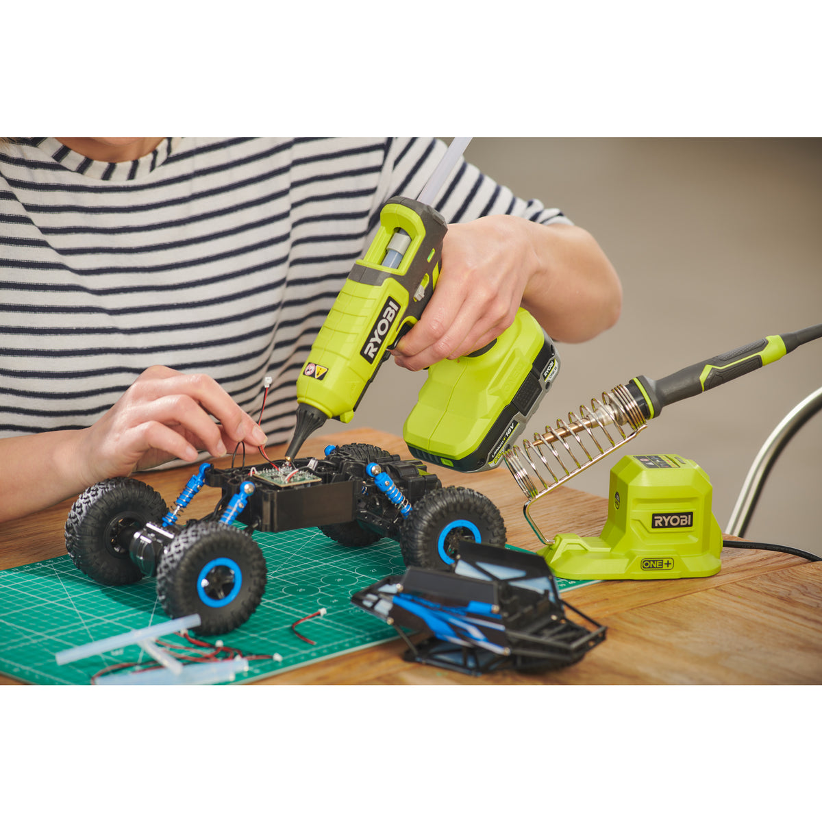 Pistol de lipit cu temperatură duală 18V ONE+™ Ryobi RGL18-0, cod 5133005002
