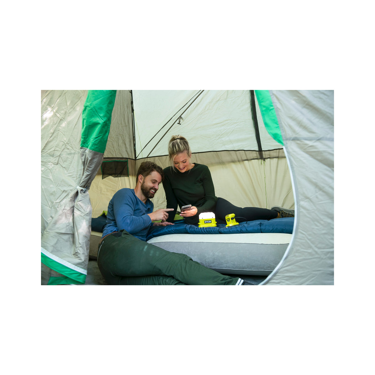 Lampă ambientală compactă 18V ONE+™ Ryobi RLC18-0, cod 5133005385