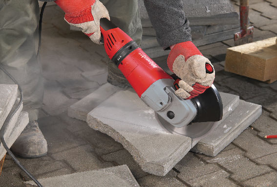 Polizor unghiular 230 mm 2400 W cu mâner anti-vibrații Milwaukee AGV24-230GE, cod 4933402330