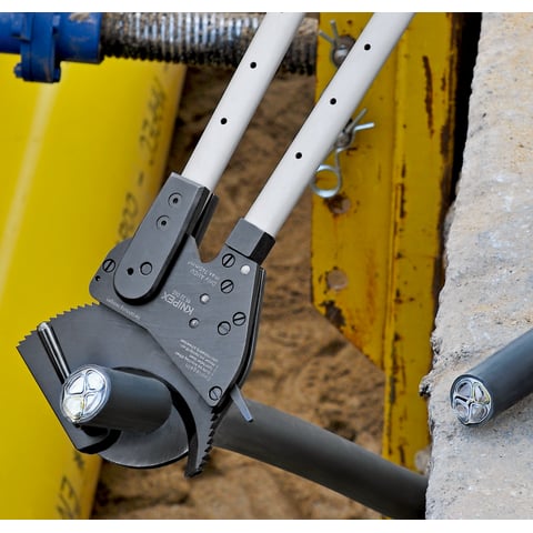 Tăietor cabluri cu clichet și mânere telescopice KNIPEX 9532060