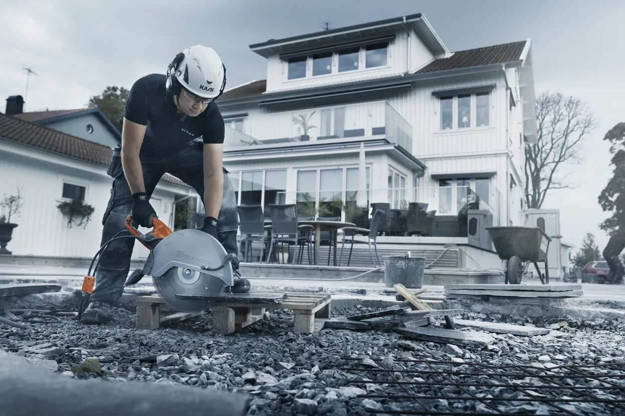 Mașină de tăiat beton și asfalt Husqvarna K 4000, adâncime 125mm, diametru disc 350mm, putere 2,7kW, fără disc, cod 967079801