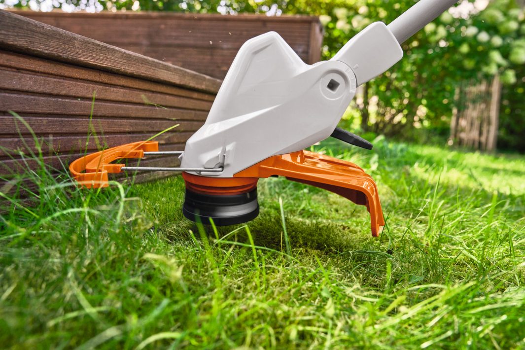 FSA 50 SET Motocoasă pe acumulatori Stihl cu acumulator AK10, încărcător AL101, cap de cosire AutoCut C 3-2, cod FA110115713