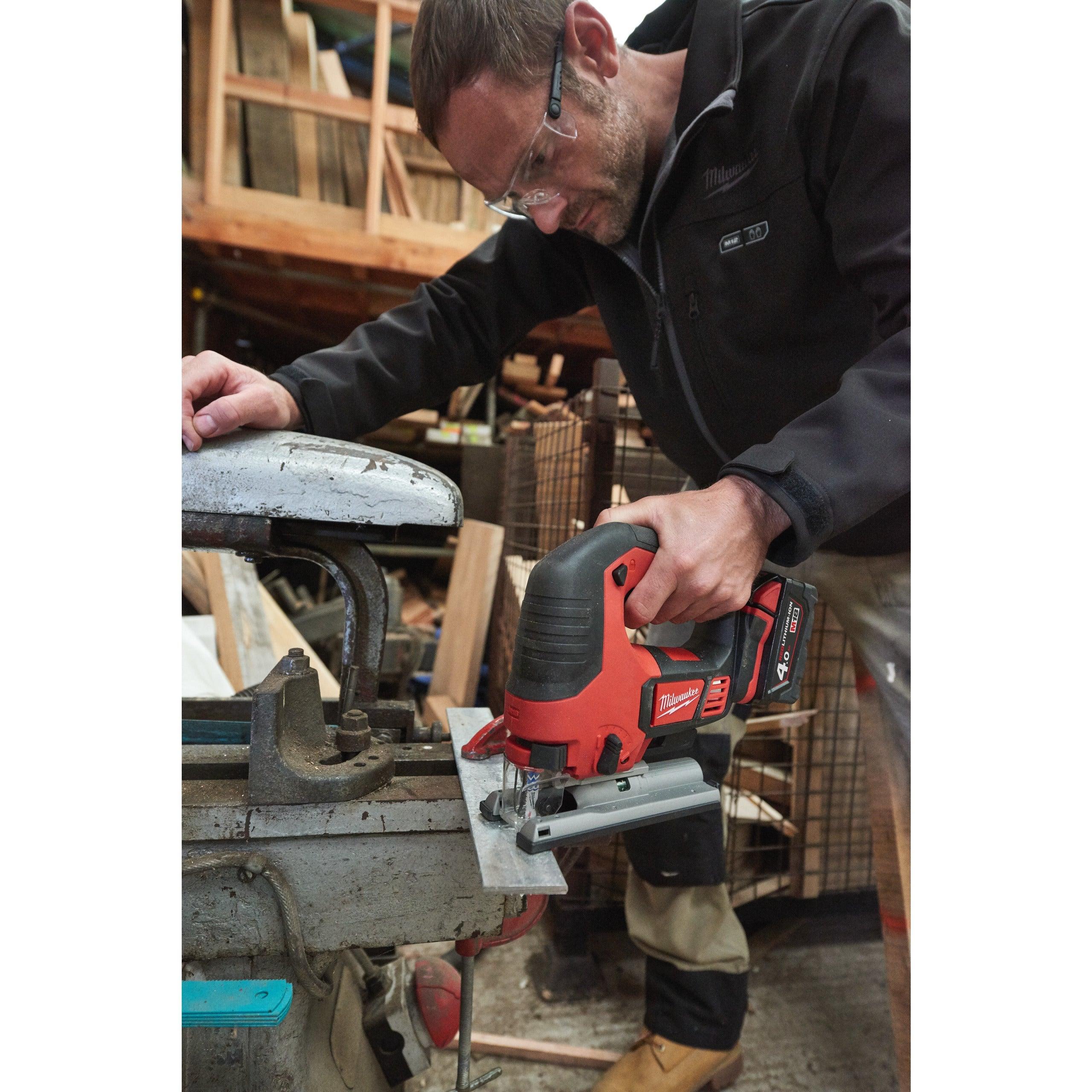 Fierăstrău pendular M18™ Milwaukee M18BJS-0, cod 4933451391, fără acumulator, fără încărcător, fără cutie - BIG STORE (Dynamic Tools SRL)