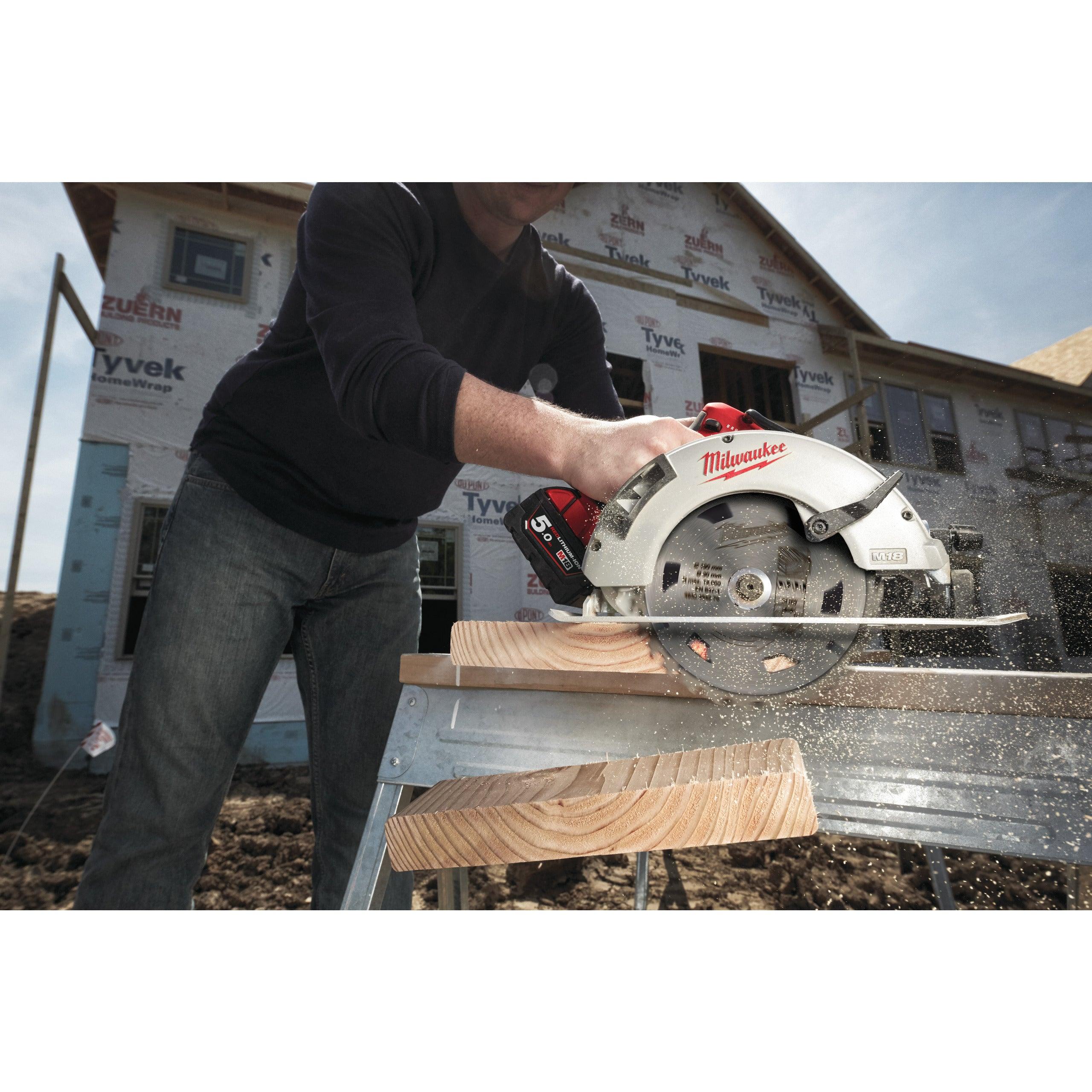 Fierăstrău circular cu motor fără perii 66 mm pentru lemn și plastic M18™ Milwaukee M18BLCS66-502X, cod 4933464590, 2 x M18 B5 acumulator, M12-18 FC încărcător, cutie HD - BIG STORE (Dynamic Tools SRL)