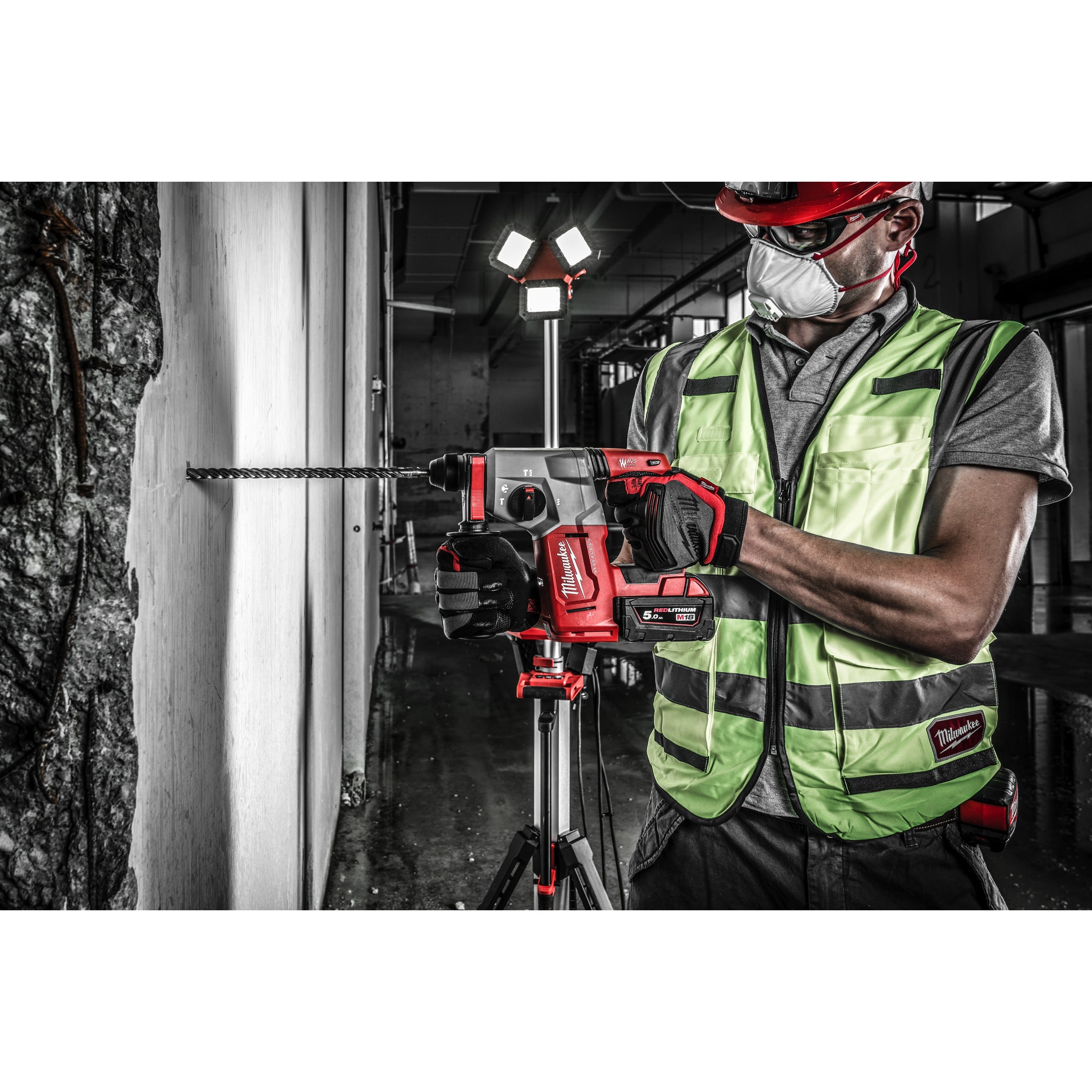 Ciocan rotopercutor SDS-Plus 26 mm fără perii cu 4 funcții M18™ Milwaukee M18BLH-502X, cod 4933478894, 2 x M18 B5 acumulator, M12-18 FC încărcător, cutie HD - BIG STORE (Dynamic Tools SRL)