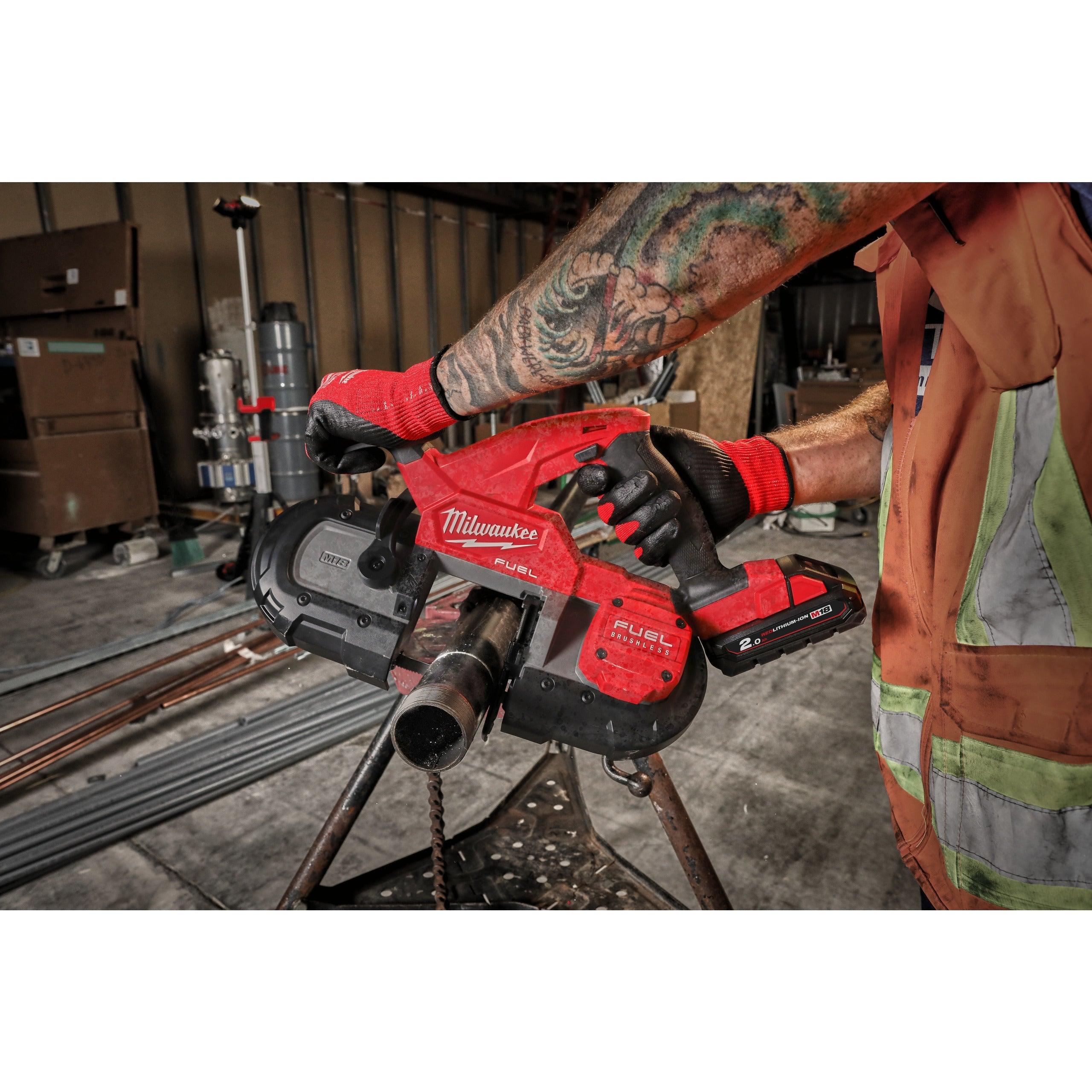 Fierăstrău compact cu bandă M18 FUEL™ Milwaukee M18FBS85-202C, cod 4933471497, 2 x M18 B2 acumulator, M12-18 FC încărcător, cutie plastic - BIG STORE (Dynamic Tools SRL)