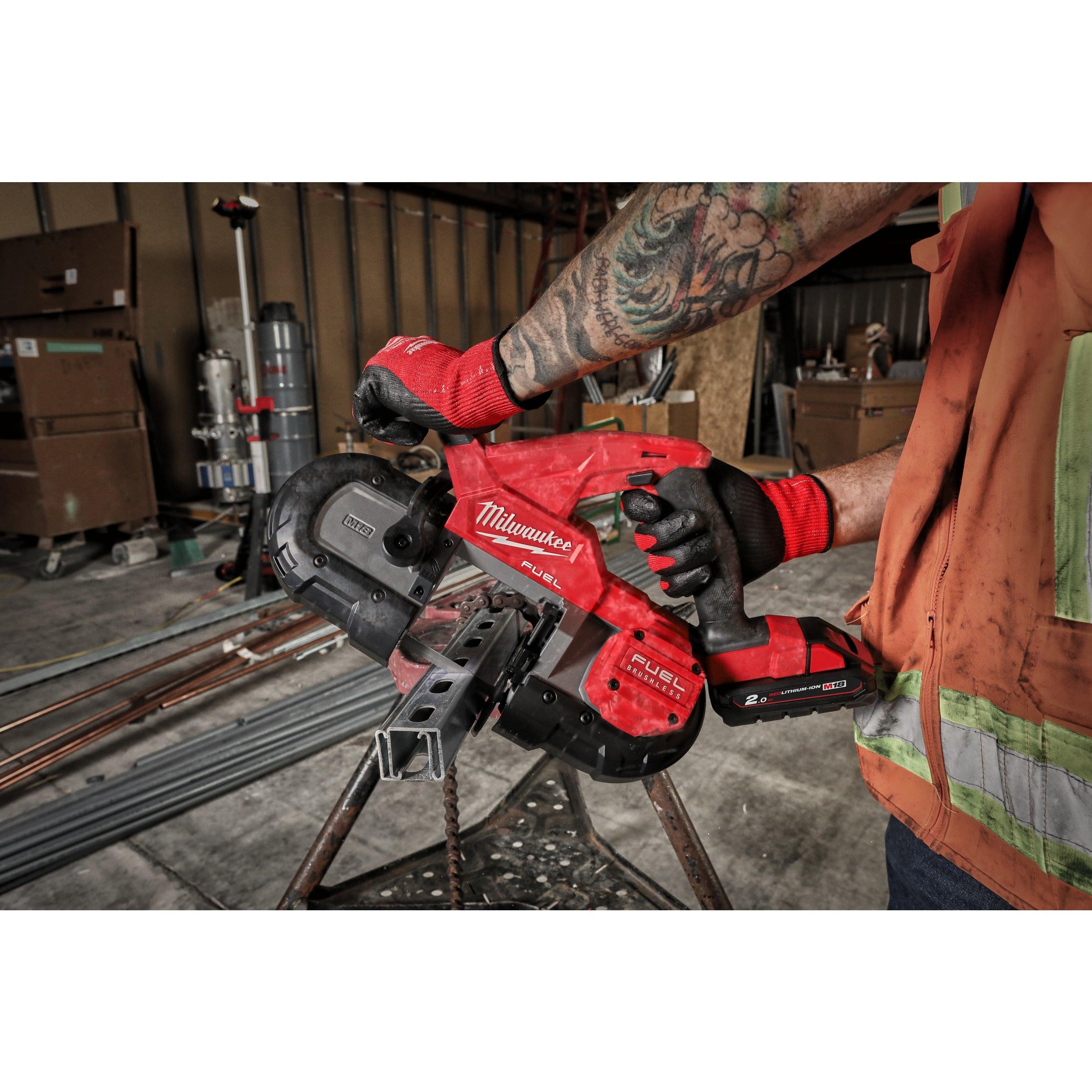 Fierăstrău compact cu bandă M18 FUEL™ Milwaukee M18FBS85-202C, cod 4933471497, 2 x M18 B2 acumulator, M12-18 FC încărcător, cutie plastic - BIG STORE (Dynamic Tools SRL)