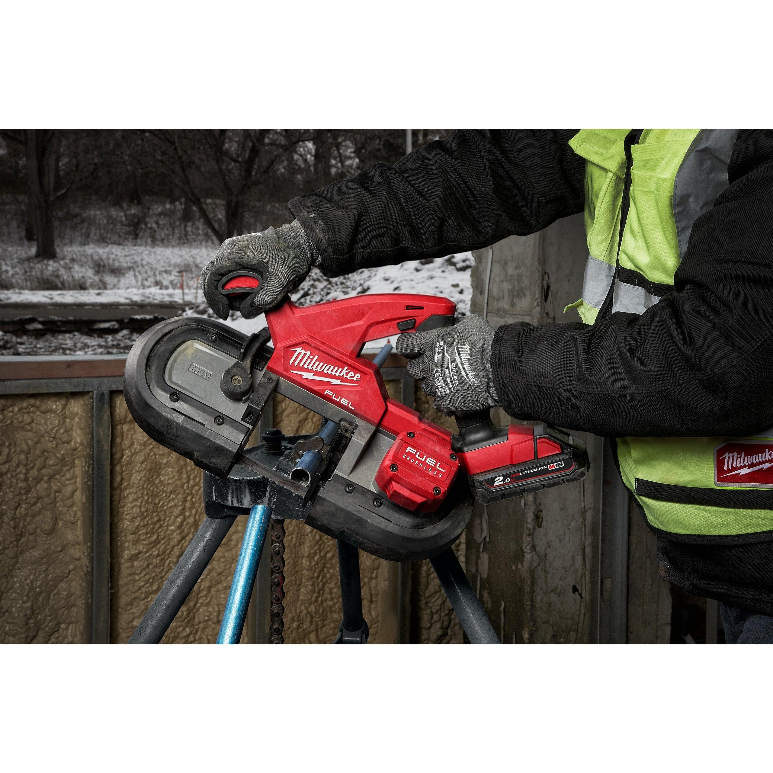 Fierăstrău compact cu bandă M18 FUEL™ Milwaukee M18FBS85-202C, cod 4933471497, 2 x M18 B2 acumulator, M12-18 FC încărcător, cutie plastic - BIG STORE (Dynamic Tools SRL)