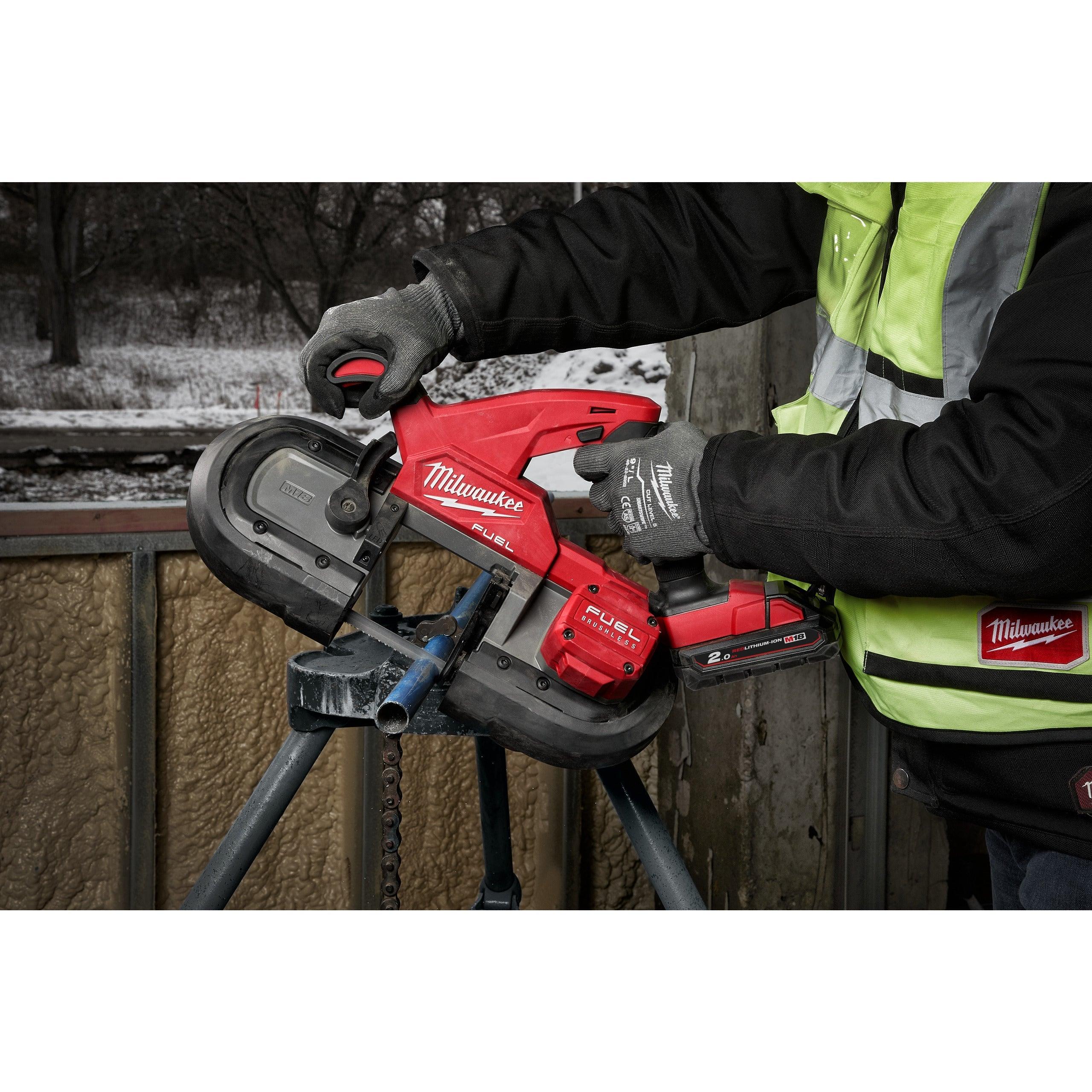 Fierăstrău compact cu bandă M18 FUEL™ Milwaukee M18FBS85-202C, cod 4933471497, 2 x M18 B2 acumulator, M12-18 FC încărcător, cutie plastic - BIG STORE (Dynamic Tools SRL)