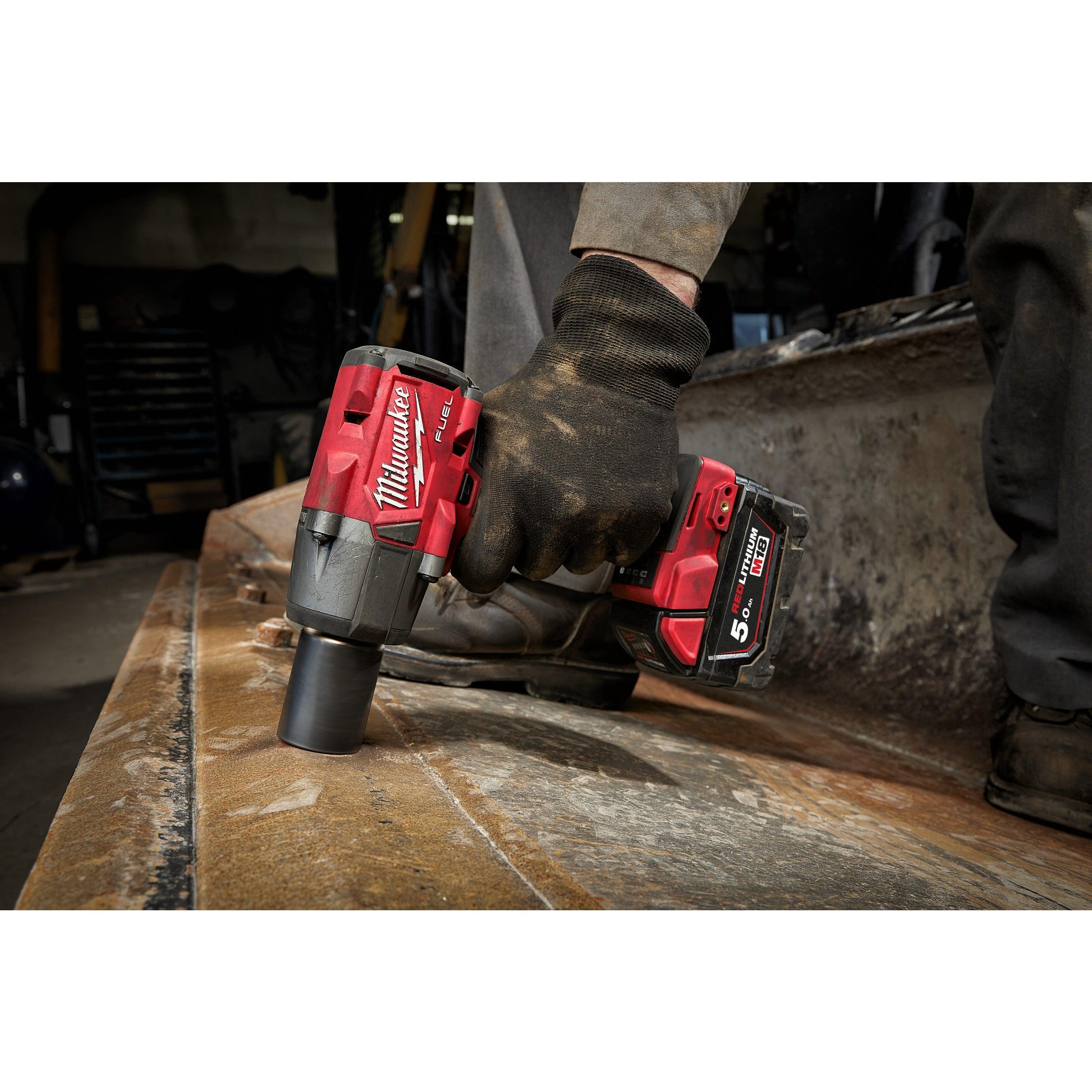 Cheie de impact Milwaukee 3/8″ 745Nm 18V M18FMTIW2F38-0X, M18 FUEL™, cuplu mediu și inel de fixare, cod 4933479153, fără acumulator, fără încărcător, cutie HD - BIG STORE (Dynamic Tools SRL)