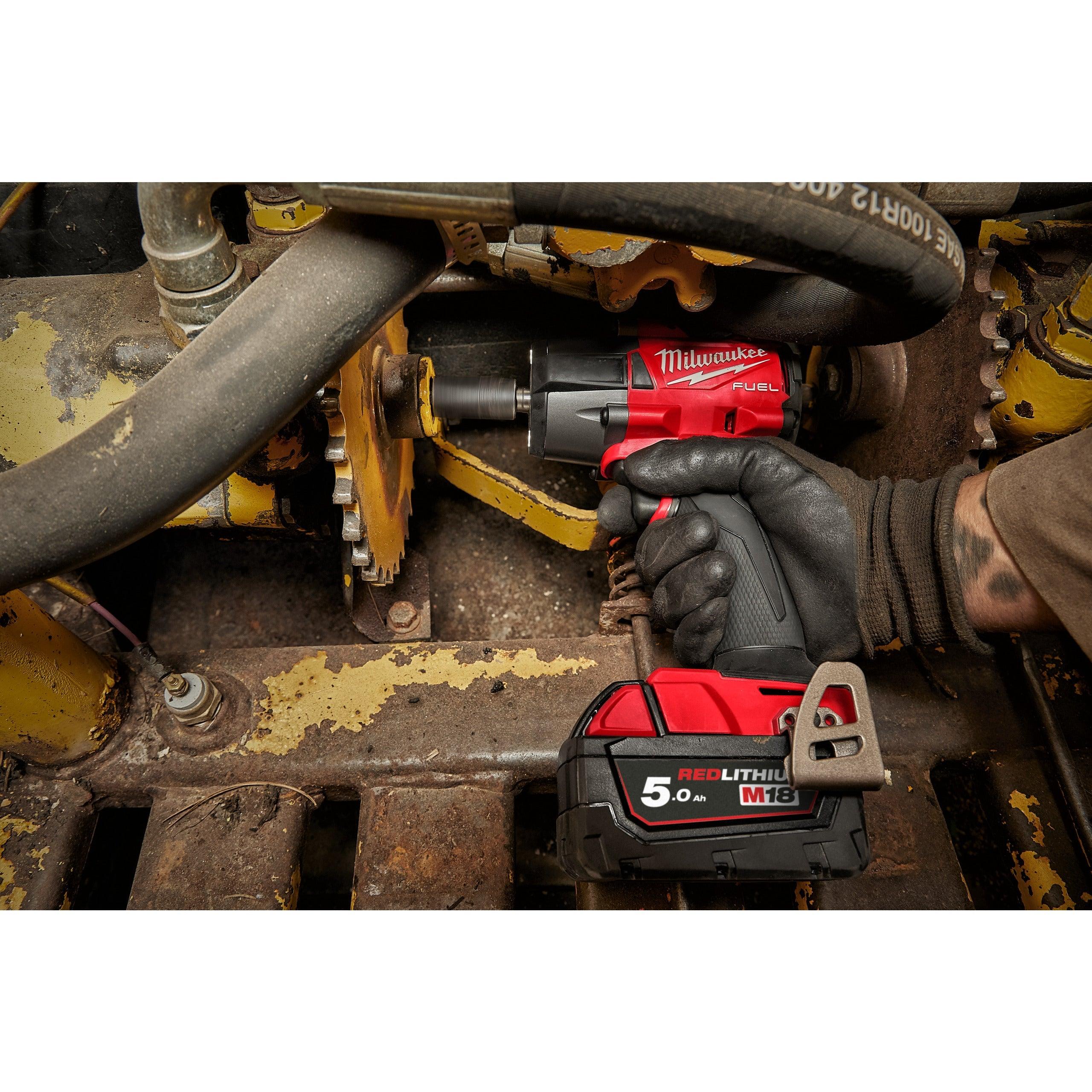 Cheie de impact Milwaukee 3/8″ 745Nm 18V M18FMTIW2F38-0X, M18 FUEL™, cuplu mediu și inel de fixare, cod 4933479153, fără acumulator, fără încărcător, cutie HD - BIG STORE (Dynamic Tools SRL)