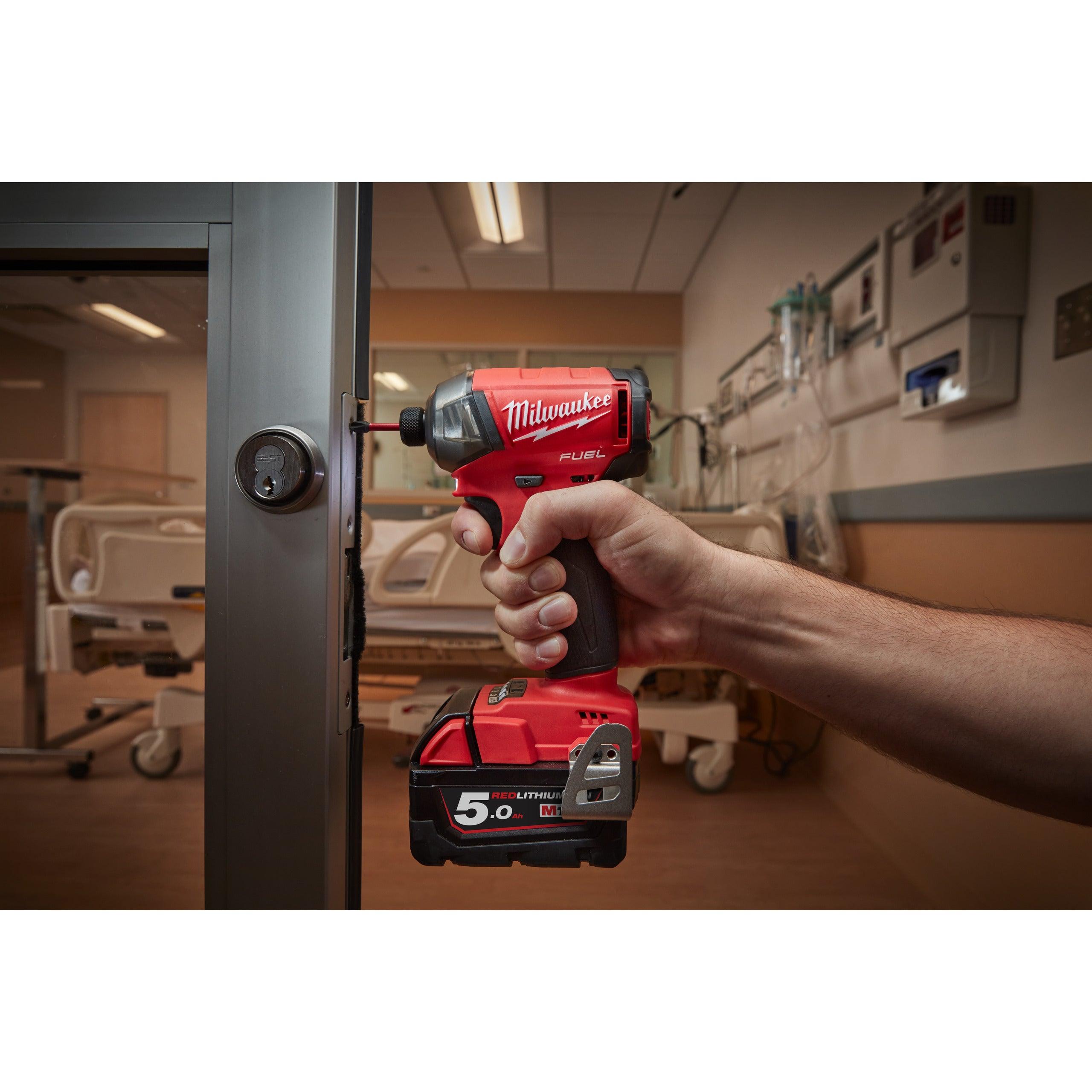 Mașină de înșurubat cu impact Milwaukee 1/4″ 50Nm 18V Hex M18FQID-0X,