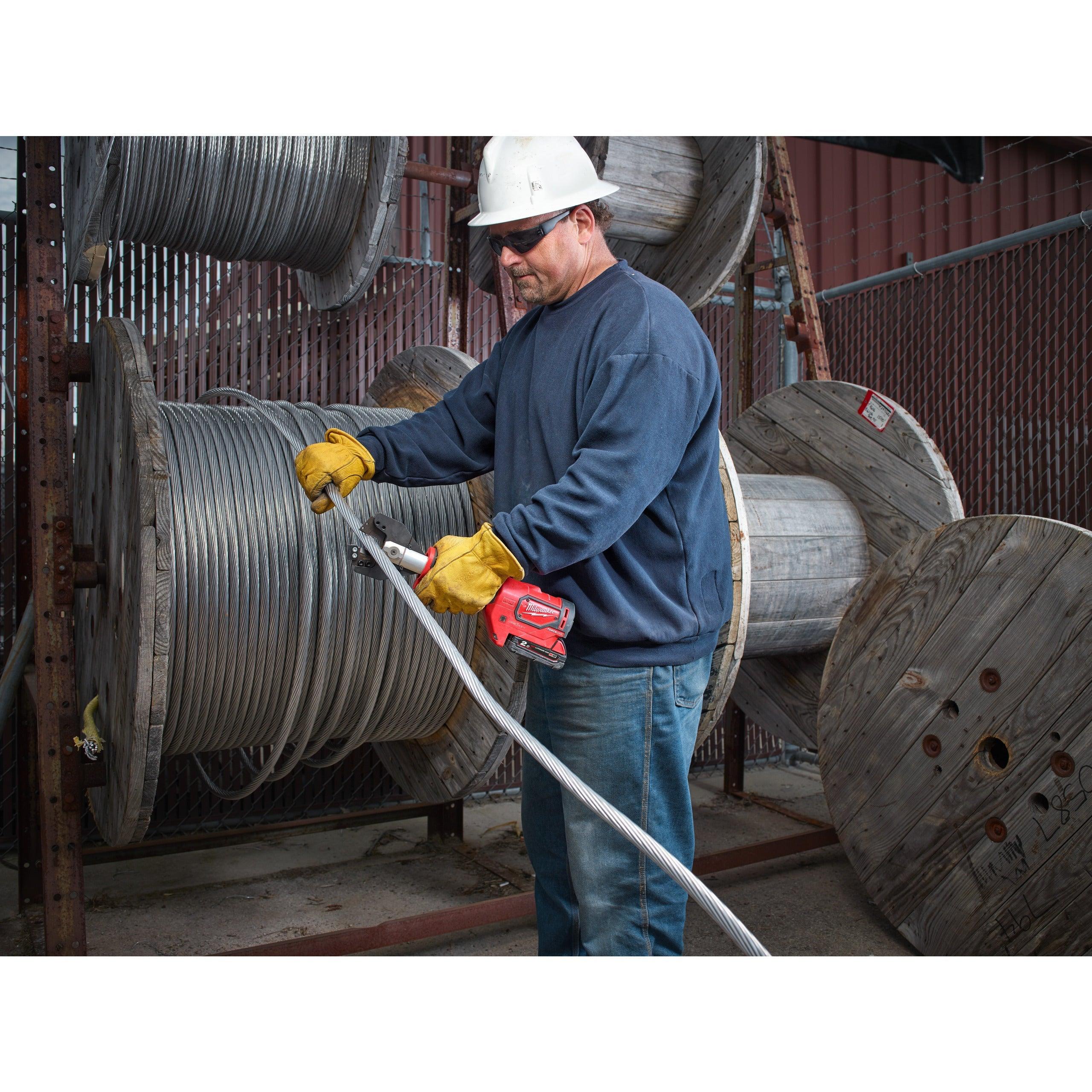 Dispozitiv hidraulic tăiere cablu 35 mm M18™ FORCE LOGIC™ Milwaukee M18ONEHCC-201C, cod 4933464304, 1 x M18 B2 acumulator, M12-18 C încărcător, cutie plastic - BIG STORE (Dynamic Tools SRL)
