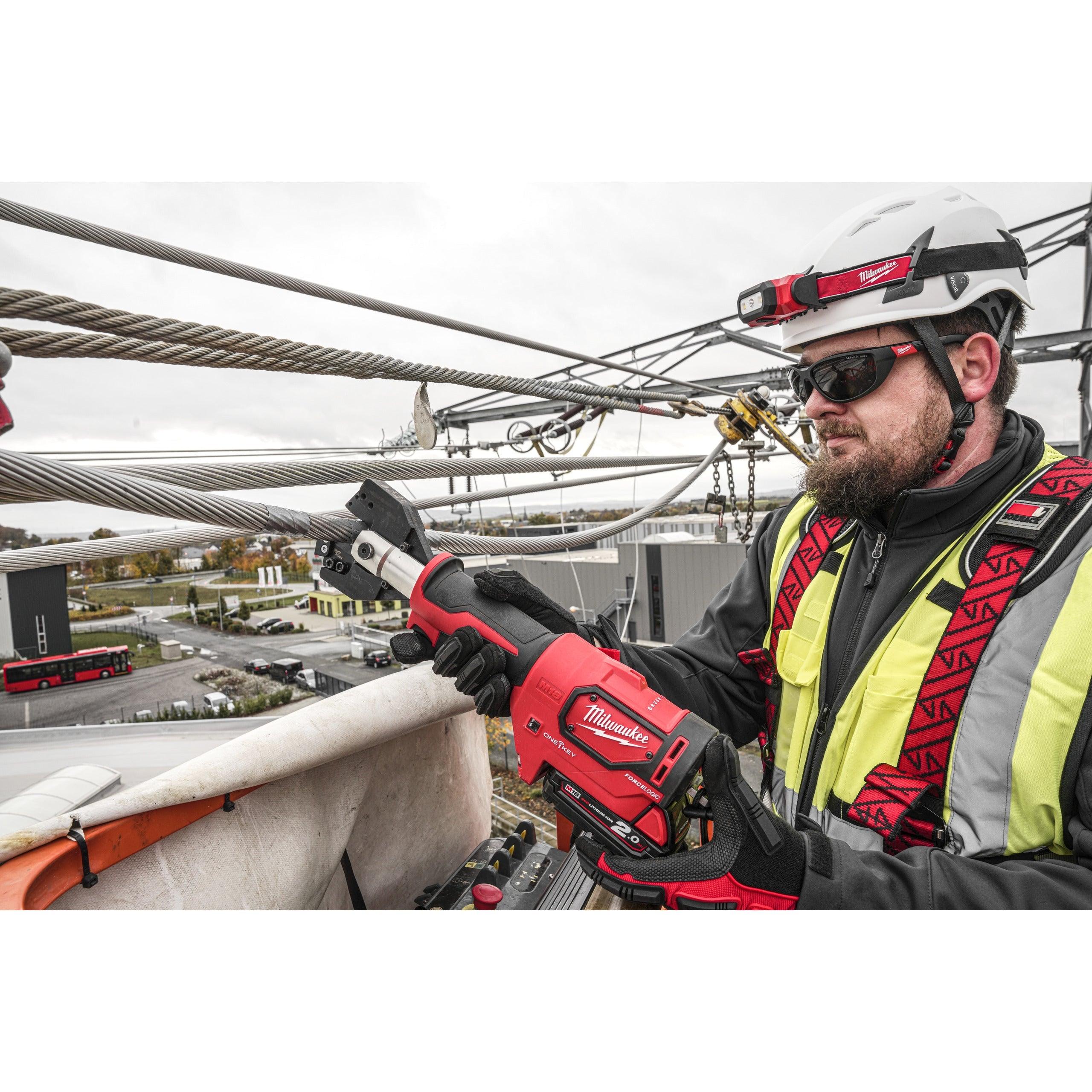 Dispozitiv hidraulic tăiere cablu 35 mm M18™ FORCE LOGIC™ Milwaukee M18ONEHCC-201C, cod 4933464304, 1 x M18 B2 acumulator, M12-18 C încărcător, cutie plastic - BIG STORE (Dynamic Tools SRL)