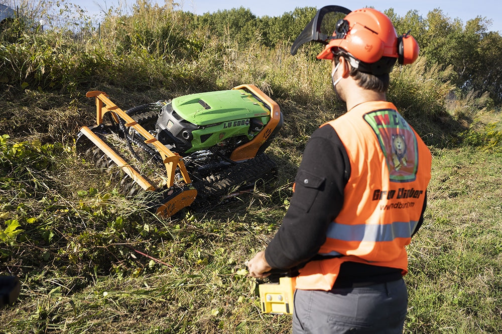 Tocător multifuncțional șenilat și radiocomandat Green Climber LV600 PLUS, 57CP